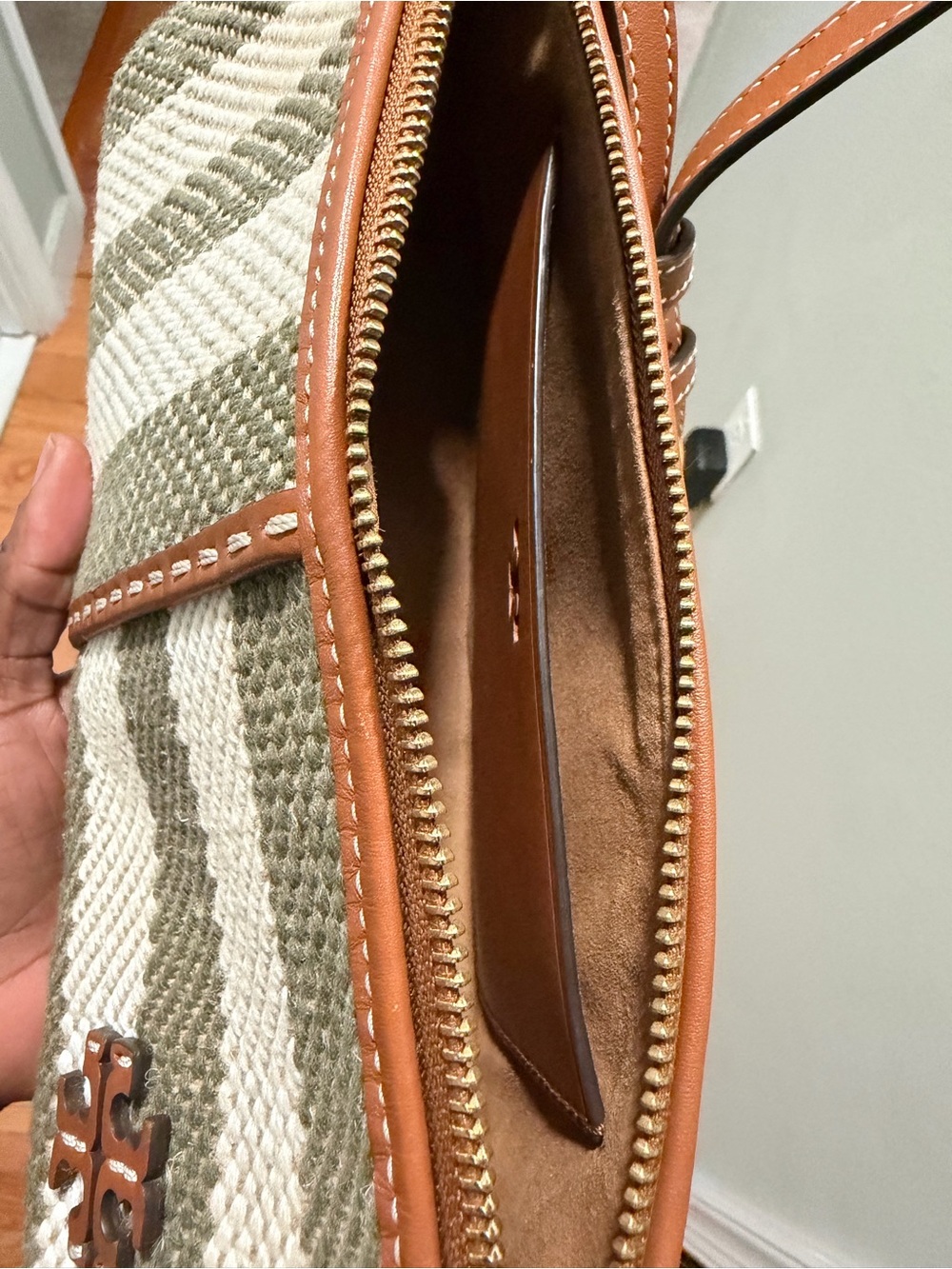 Tory Burch McGraw Stripe Wedge Shoulder Bag using 2 times only in pristine cond - Picture 12 of 16